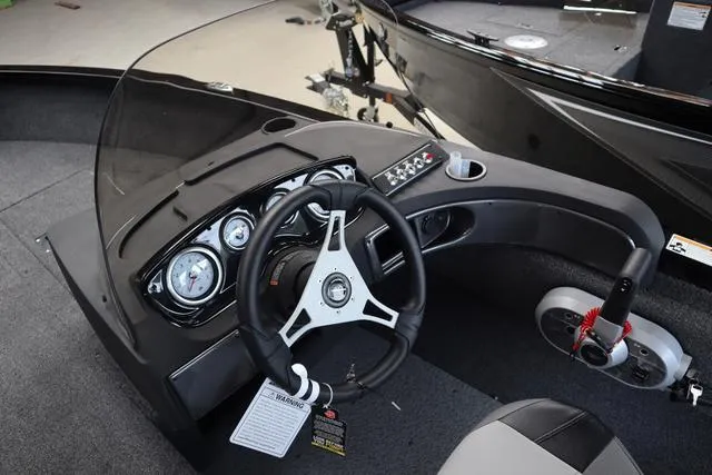 Slide: The Image of Crestliner 1650 HAWK SC JS 2025 - 4