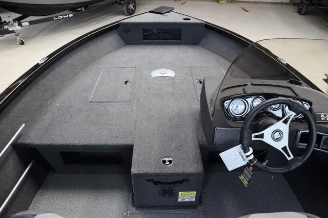 Slide: The Image of Crestliner 1650 HAWK SC JS 2025 - 9