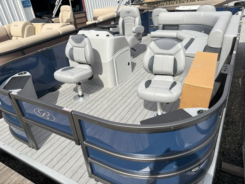 The Image of Bentley Pontoons Fish 200 4 PT 2025 - 1