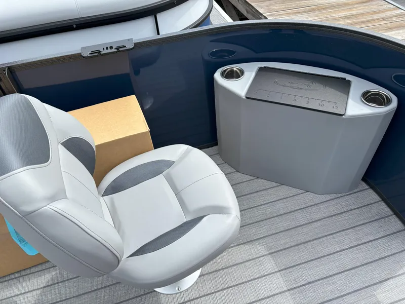 Slide: The Image of Bentley Pontoons Fish 200 4 PT 2025 - 2