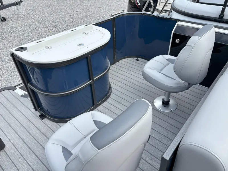 Slide: The Image of Bentley Pontoons Fish 200 4 PT 2025 - 7