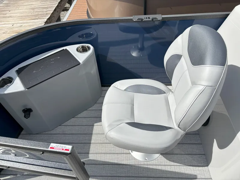 Slide: The Image of Bentley Pontoons Fish 200 4 PT 2025 - 8