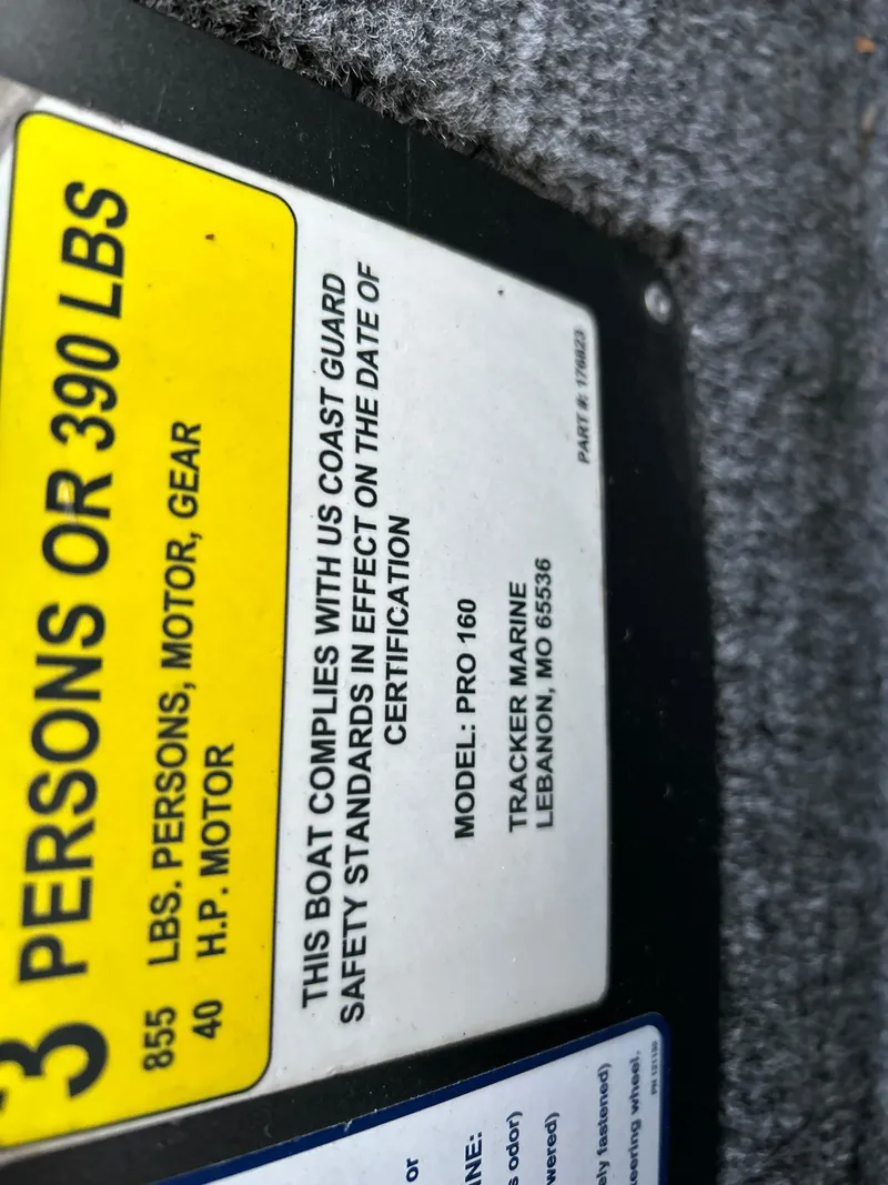 Slide: The Image of Capacity label for 2019 Tracker Pro 160 boat, 3 persons or 390 lbs, 40 HP motor. - 26
