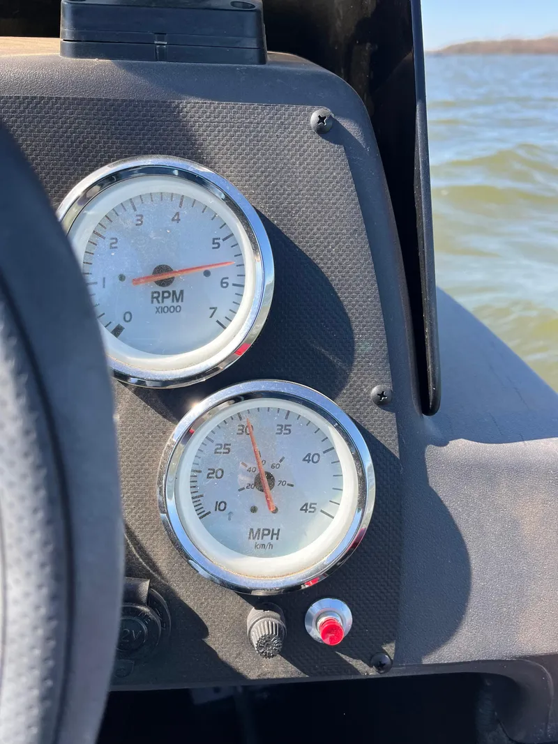 Slide: The Image of Tracker Pro 160 2019 - 81