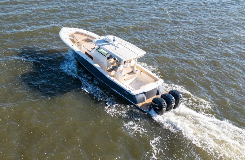 Slide: The Image of Scout 355 LXF 2019 - 10