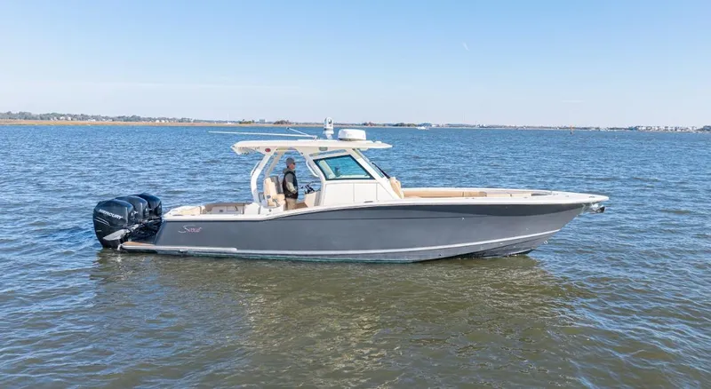 Slide: The Image of Scout 355 LXF 2019 - 17