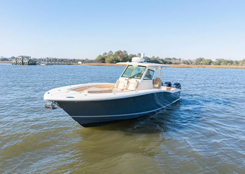 Slide: The Image of Scout 355 LXF 2019 - 18