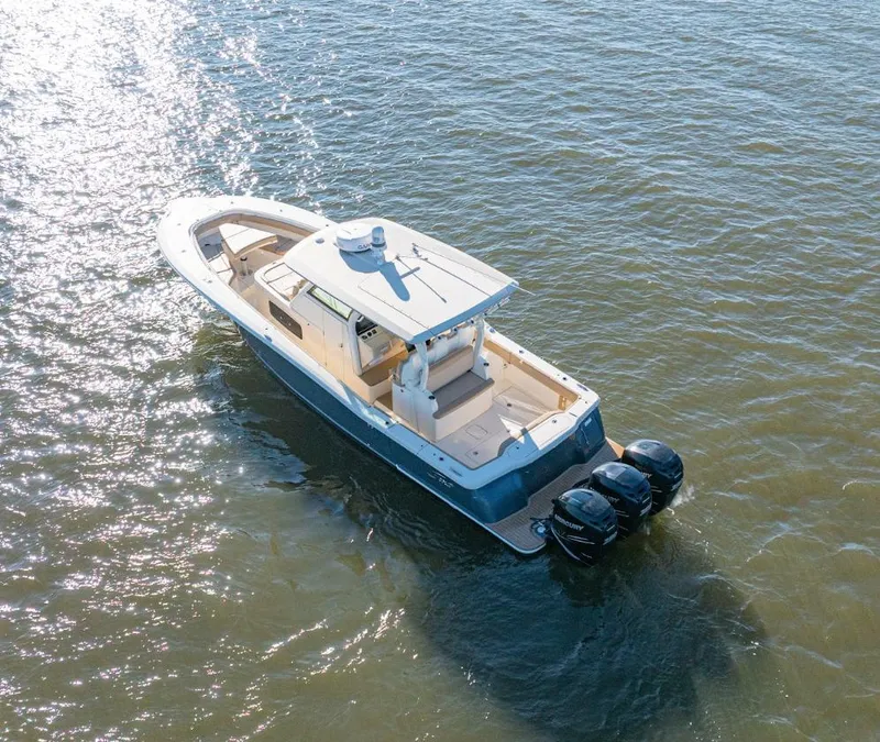 Slide: The Image of Scout 355 LXF 2019 - 23