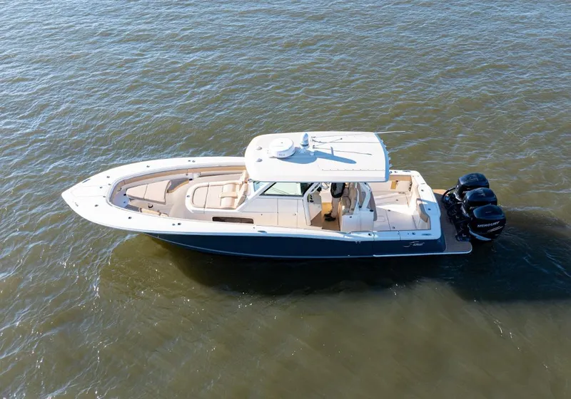 Slide: The Image of Scout 355 LXF 2019 - 24