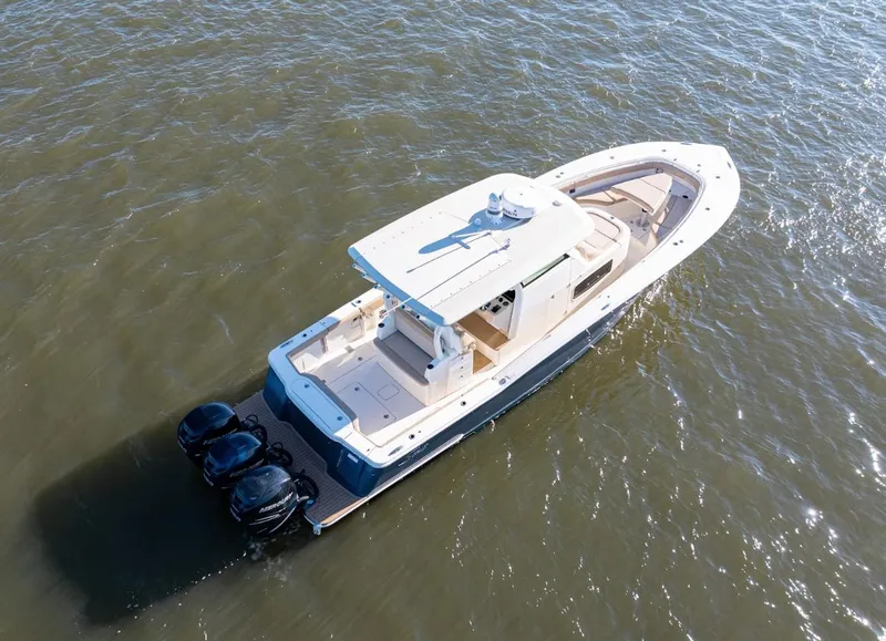 Slide: The Image of Scout 355 LXF 2019 - 28