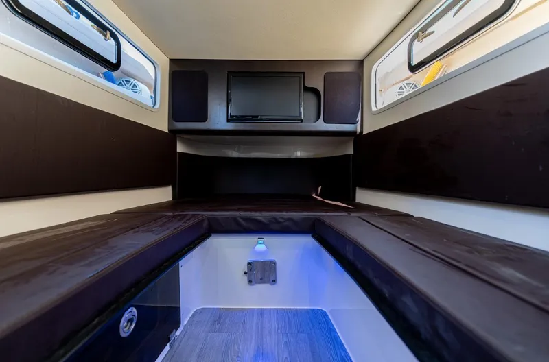 Slide: The Image of Scout 355 LXF 2019 - 32