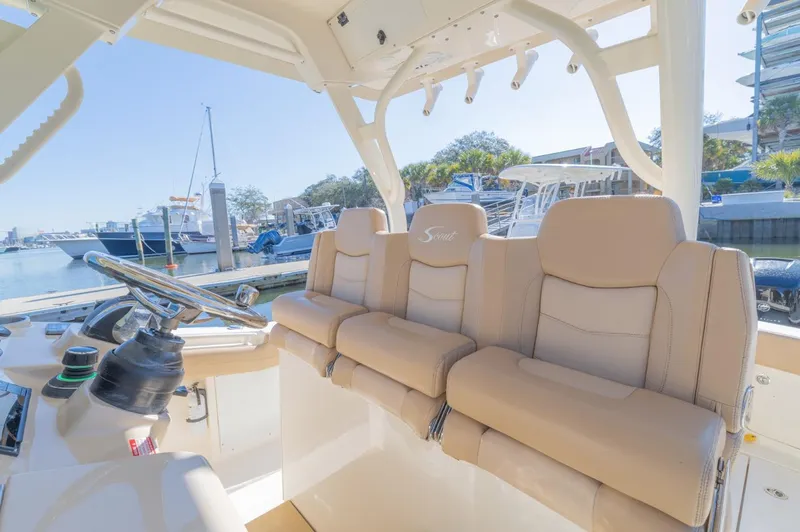 Slide: The Image of Scout 355 LXF 2019 - 37