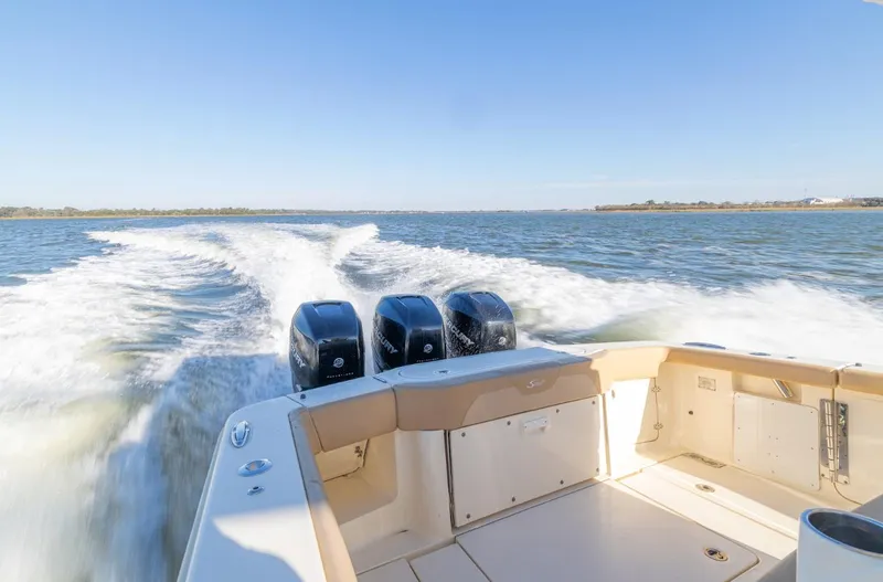 Slide: The Image of Scout 355 LXF 2019 - 42