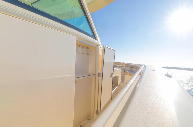 Slide: The Image of Scout 355 LXF 2019 - 44