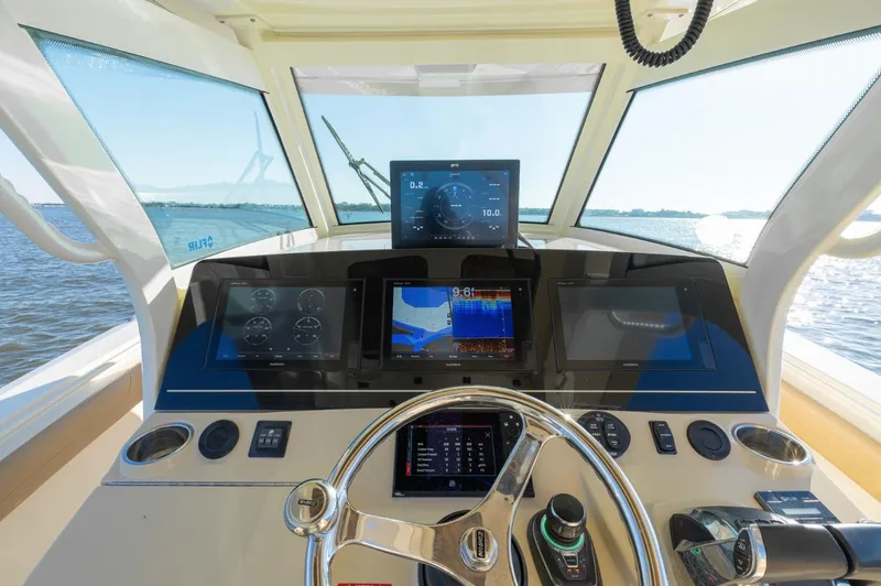 Slide: The Image of Scout 355 LXF 2019 - 51