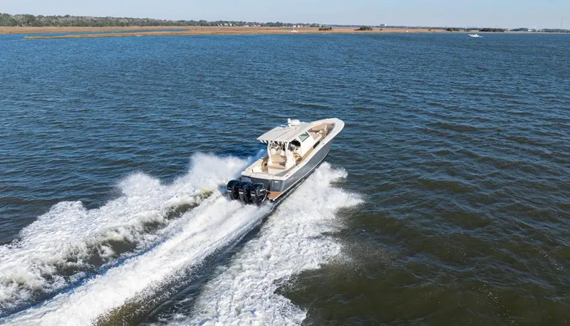 Slide: The Image of Scout 355 LXF 2019 - 8