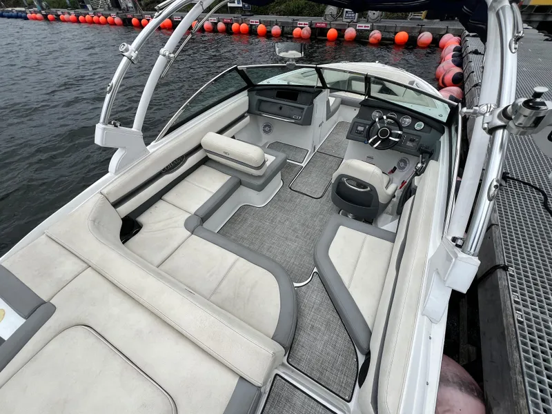 Slide: The Image of Cobalt CS23 Surf 2020 - 11