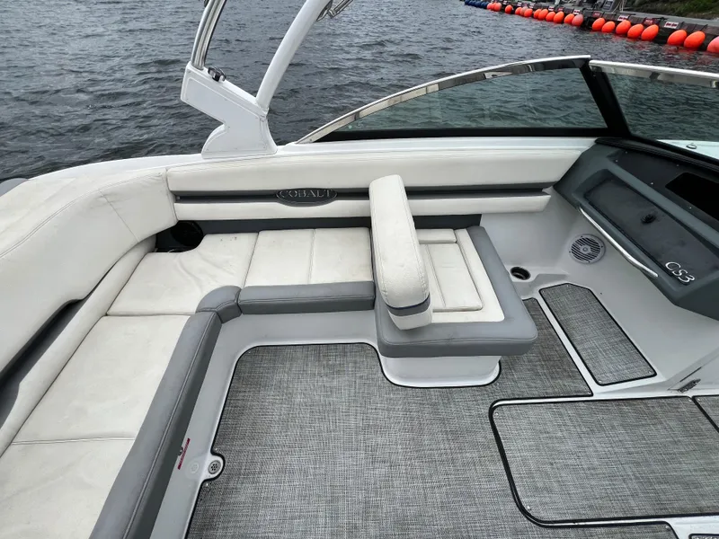 Slide: The Image of Cobalt CS23 Surf 2020 - 12