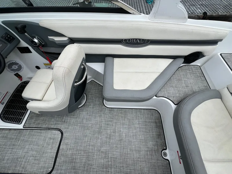 Slide: The Image of Cobalt CS23 Surf 2020 - 14