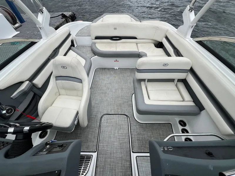 Slide: The Image of Cobalt CS23 Surf 2020 - 19