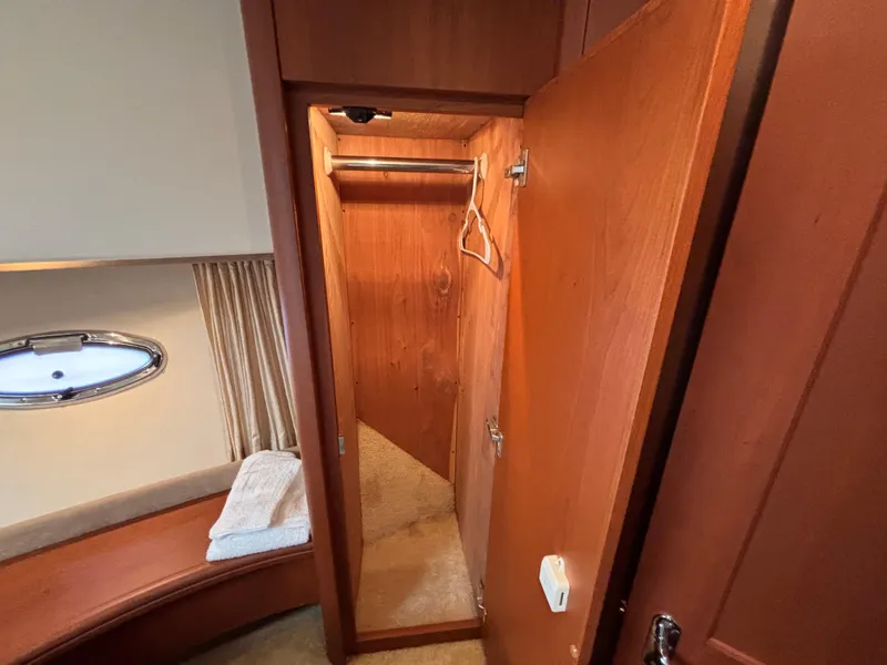 Slide: The Image of Silverton 38 Sport Bridge 2005 - 16