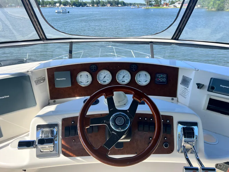 Slide: The Image of Silverton 38 Sport Bridge 2005 - 21