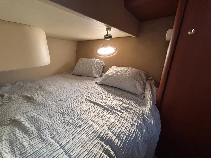 Slide: The Image of Silverton 38 Sport Bridge 2005 - 28