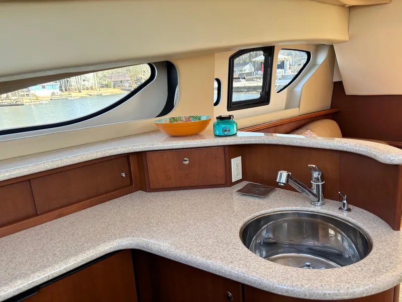 Slide: The Image of Silverton 38 Sport Bridge 2005 - 32