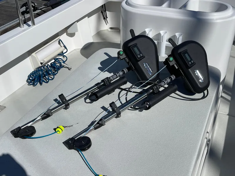 Slide: The Image of Farallon 3200 Explorer 2016 boat deck with fishing equipment and coiled rope. - 25