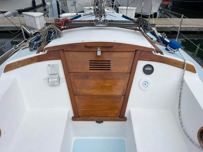Slide: The Image of 1984 Catalina 30 sailboat cockpit with wooden hatch and nautical equipment. - 4