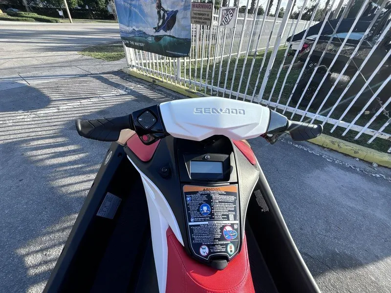 Slide: The Image of Sea-Doo Spark Trixx for 3 2025 - 8