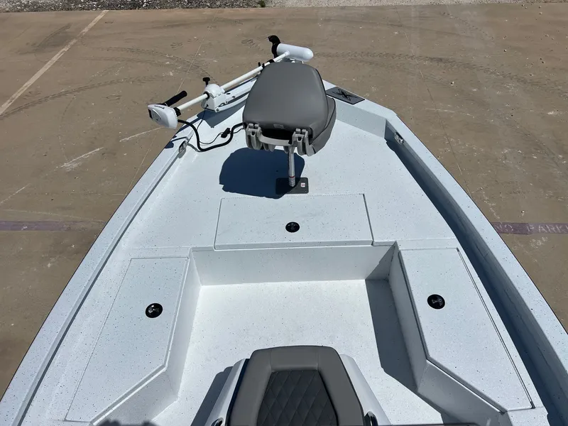 Slide: The Image of Xpress H20B Bay 2025 - 12