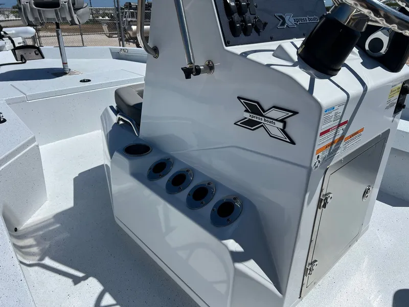 Slide: The Image of Xpress H20B Bay 2025 - 17