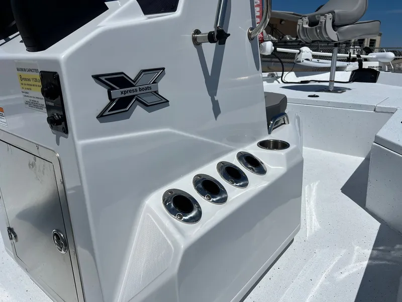 Slide: The Image of Xpress H20B Bay 2025 - 18