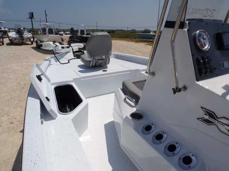 Slide: The Image of Xpress H20B Bay 2025 - 16