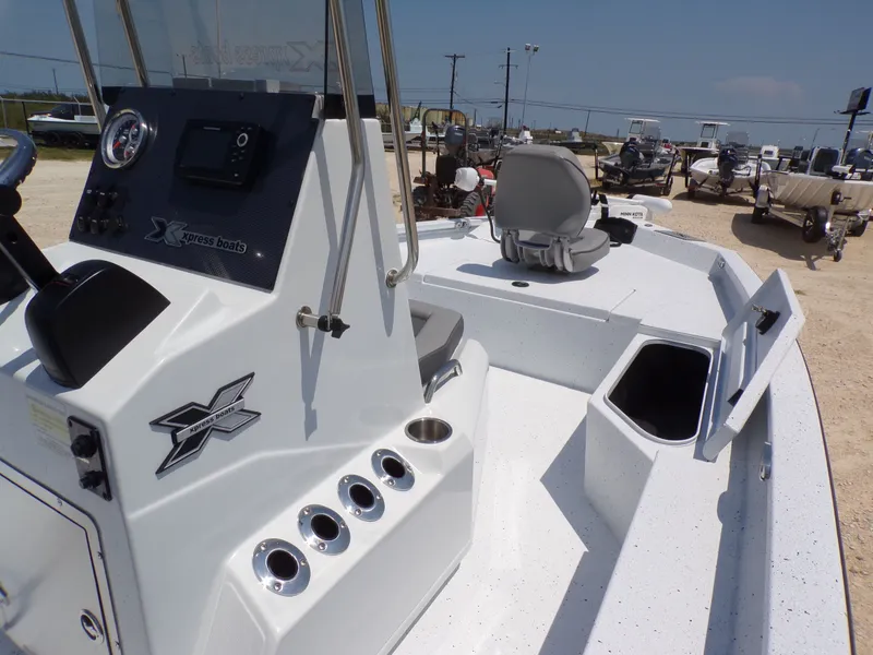 Slide: The Image of Xpress H20B Bay 2025 - 17