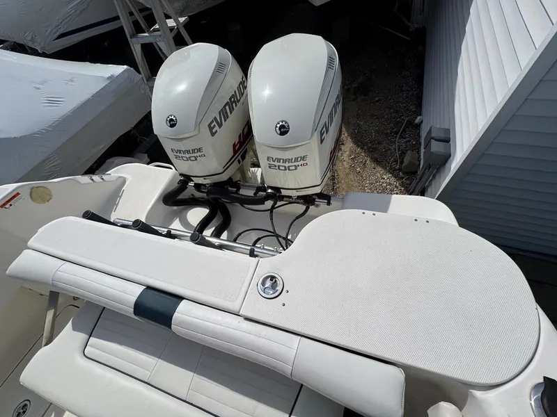 Slide: The Image of 2016 Wellcraft 252 Fisherman boat with dual Evinrude 200 HP engines. - 20