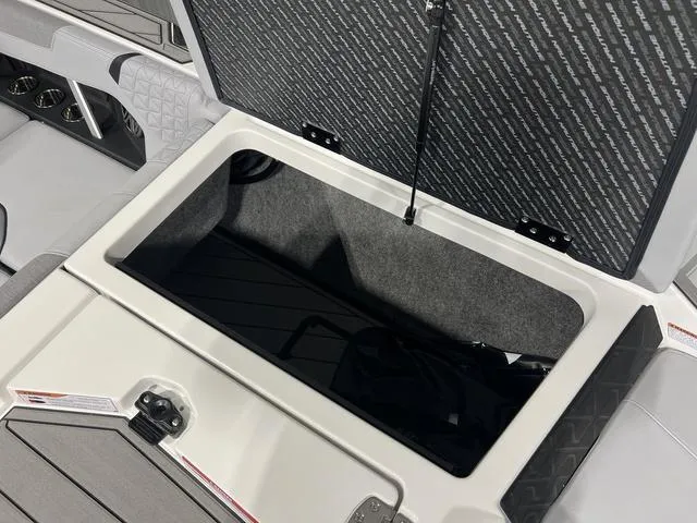 Slide: The Image of Nautique Super Air Nautique GS22 2025 - 11