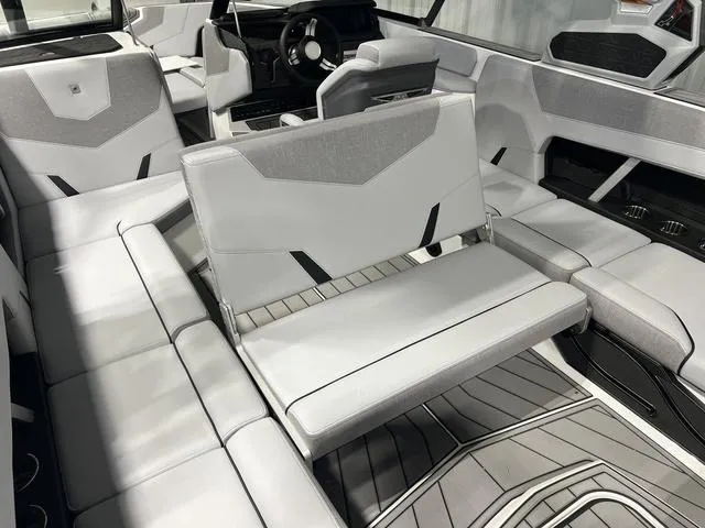 Slide: The Image of Nautique Super Air Nautique GS22 2025 - 13