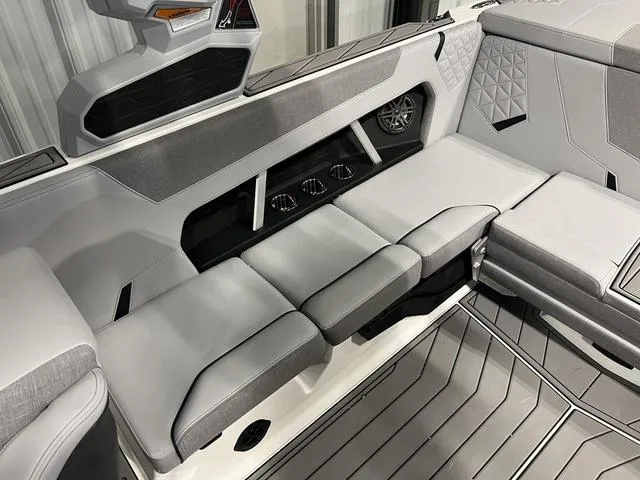 Slide: The Image of Nautique Super Air Nautique GS22 2025 - 14