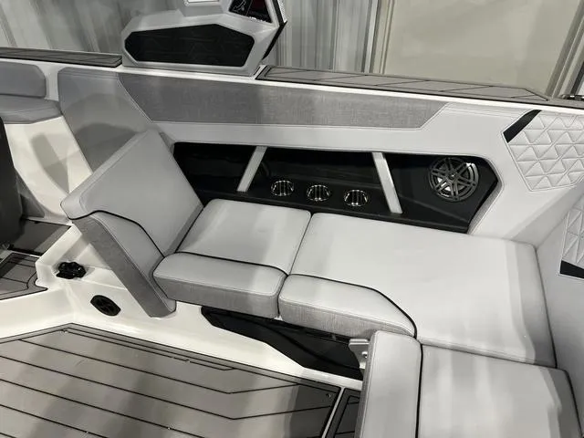 Slide: The Image of Nautique Super Air Nautique GS22 2025 - 16