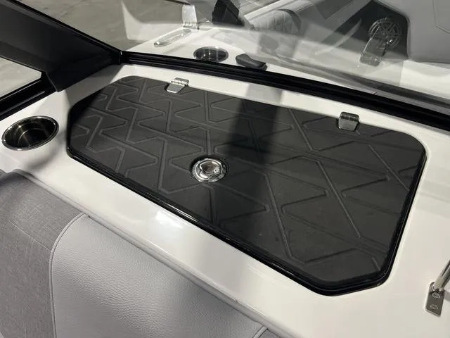 Slide: The Image of Nautique Super Air Nautique GS22 2025 - 19