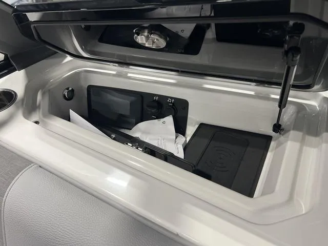 Slide: The Image of Nautique Super Air Nautique GS22 2025 - 20