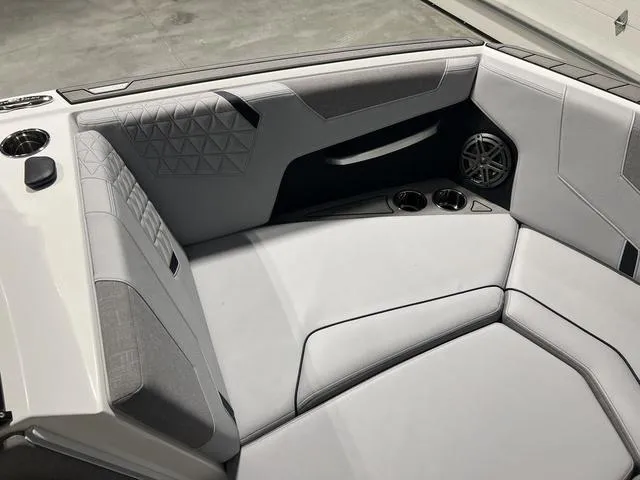 Slide: The Image of Nautique Super Air Nautique GS22 2025 - 31