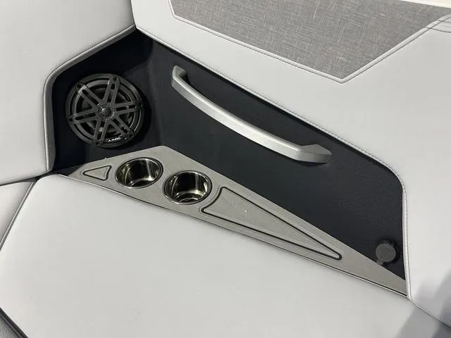 Slide: The Image of Nautique Super Air Nautique GS22 2025 - 33