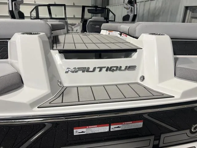 Slide: The Image of Nautique Super Air Nautique GS22 2025 - 8