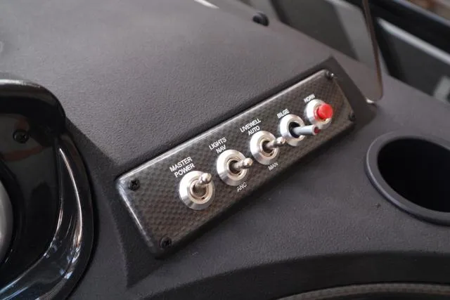 Slide: The Image of Crestliner 1750 HAWK SC JS 2025 - 10