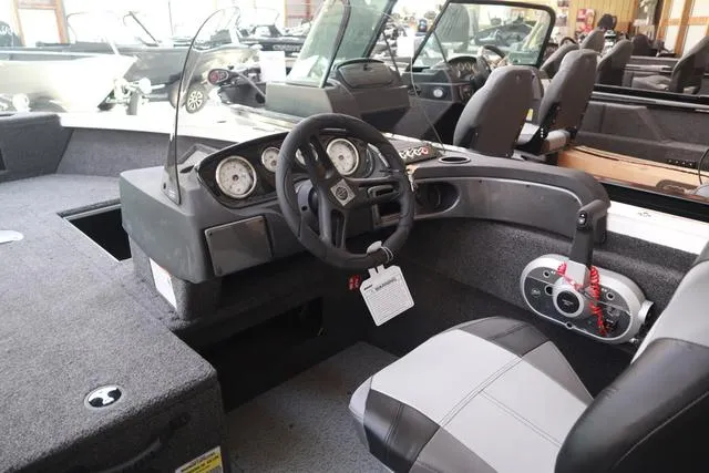 Slide: The Image of Crestliner 1750 HAWK SC JS 2025 - 11