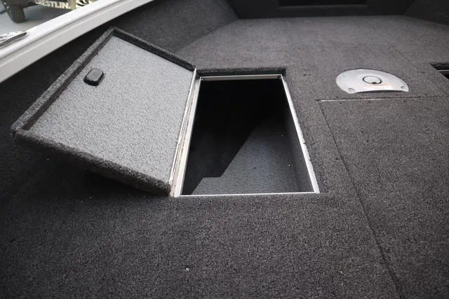 Slide: The Image of Crestliner 1750 HAWK SC JS 2025 - 6