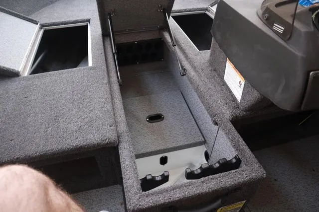 Slide: The Image of Crestliner 1750 HAWK SC JS 2025 - 7